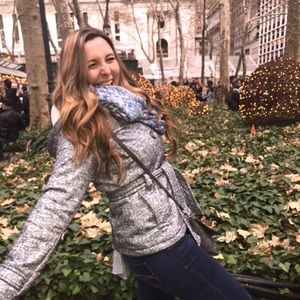 Meet your Posher, Alexandra